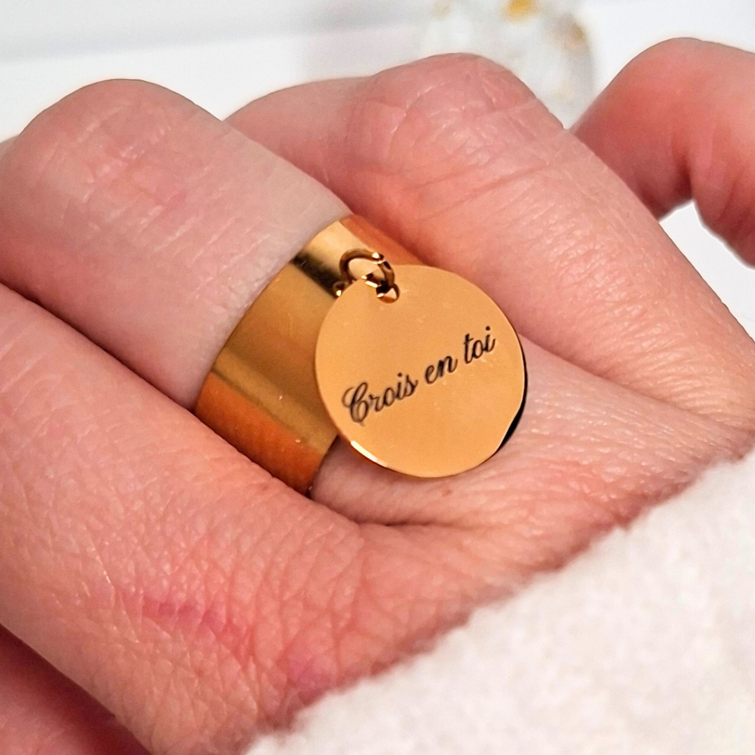 Bague gravée recto verso lotus et mantra (doré)