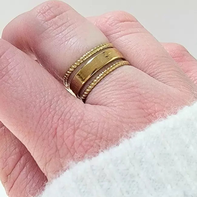 Bague femme ajustable double anneau en acier inoxydable doré, portée au doigt