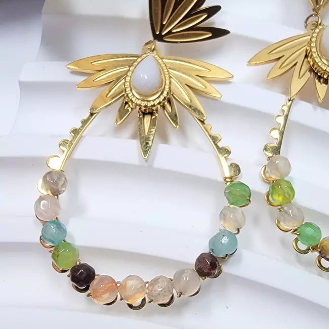 Boucles d’oreilles dorées bohèmes avec perles colorées et design élégant en acier inoxydable