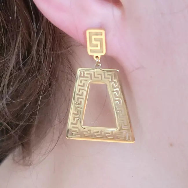 Boucles d’oreilles pendantes dorées géométriques en acier inoxydable – style grec chic