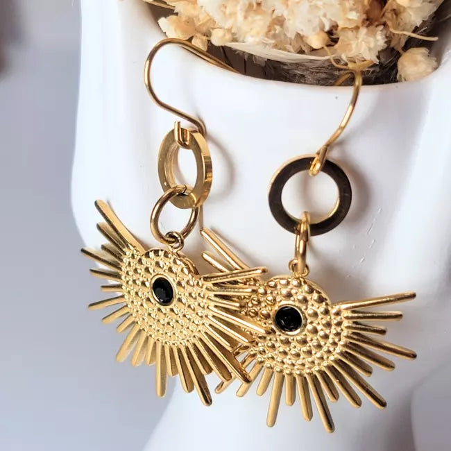 Boucles d’oreilles soleil doré avec pierre noire – bijoux pendants bohème chic en acier inoxydable