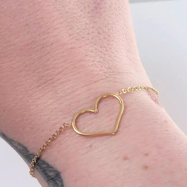 Bracelet doré femme avec pendentif cœur ajouré en acier inoxydable
