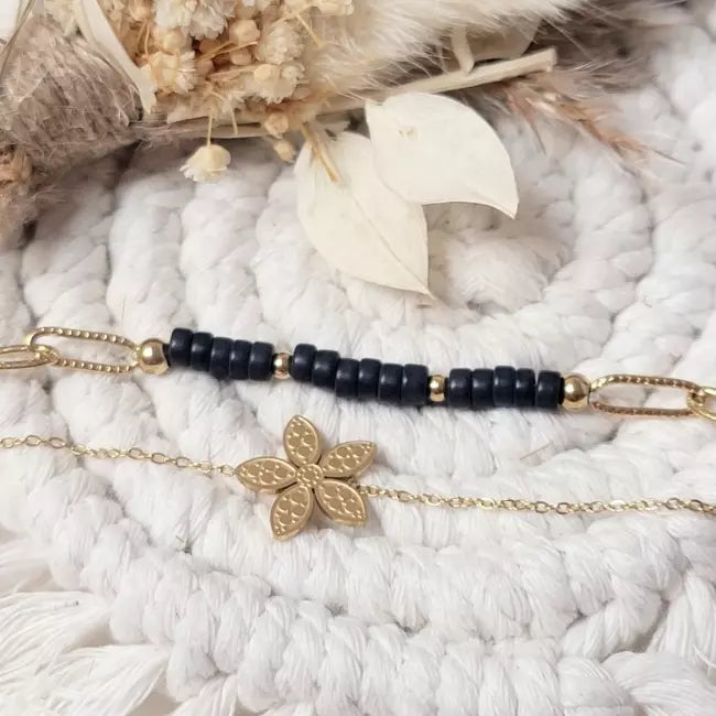 Bracelet tendance femme en acier inoxydable doré avec perles noires et motif fleur