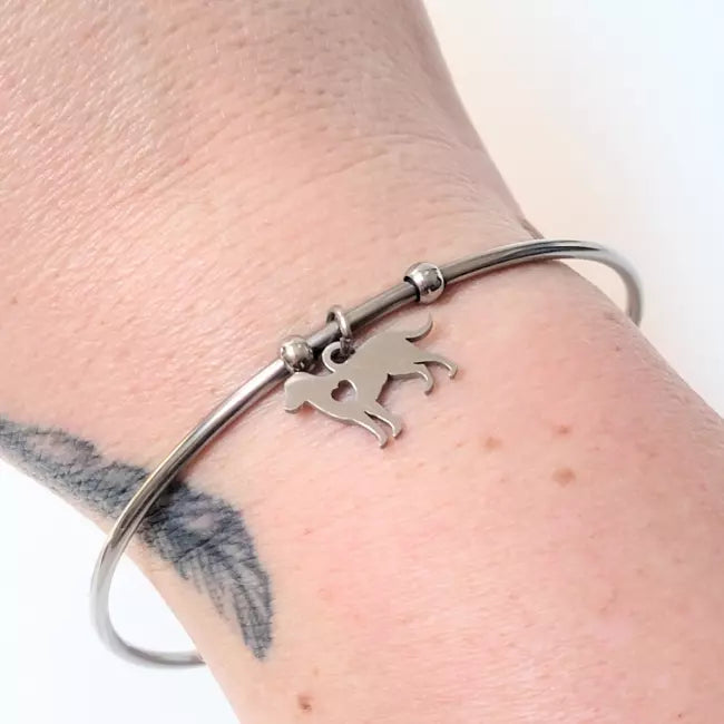 Bracelet jonc argenté avec pendentif chien et cœur en acier inoxydable
