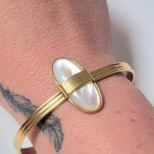 Bracelet jonc doré femme acier inoxydable avec nacre blanche ovale